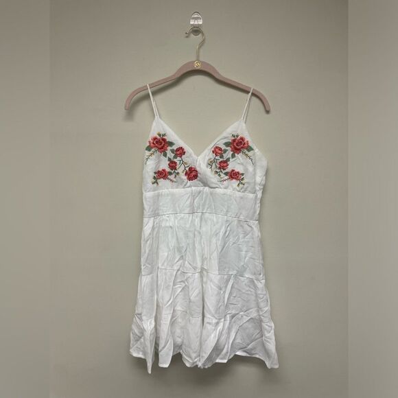 Trixxi White Bodice Embroidered Floral V Neck Cupcake Dress SZ L - Picture 1 of 8
